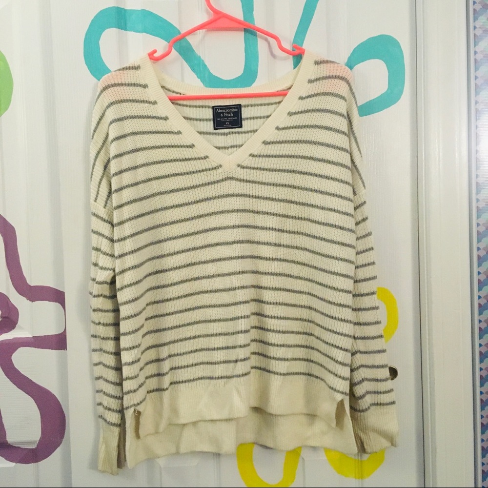 Abercrombie & Fitch white and grey striped sweater